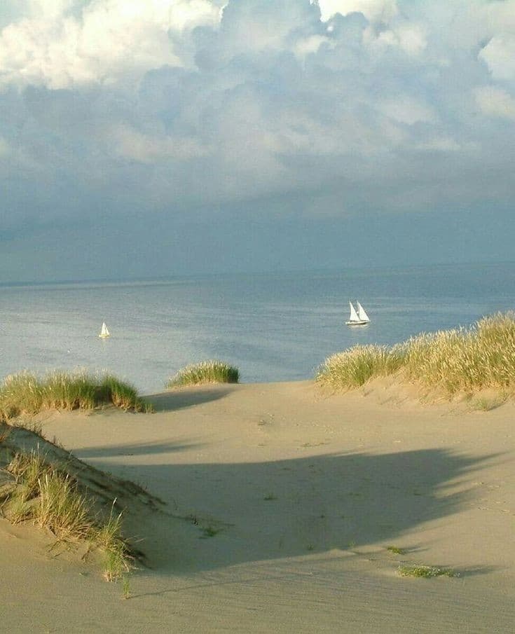 Voiliers au large de la côte vendéenne
